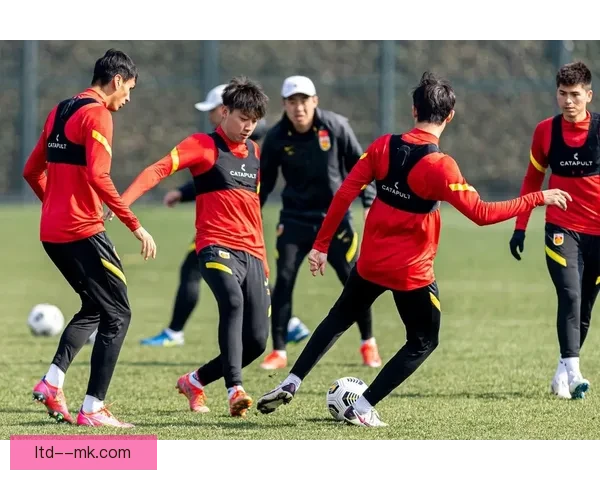 中国男足大连集训全力备战18强赛迎来关键对决