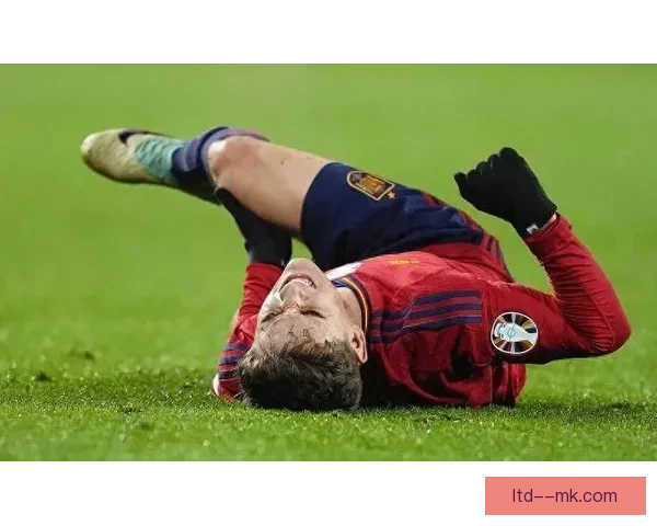 巴萨加维完成十字韧带手术后首次回归合练训练场