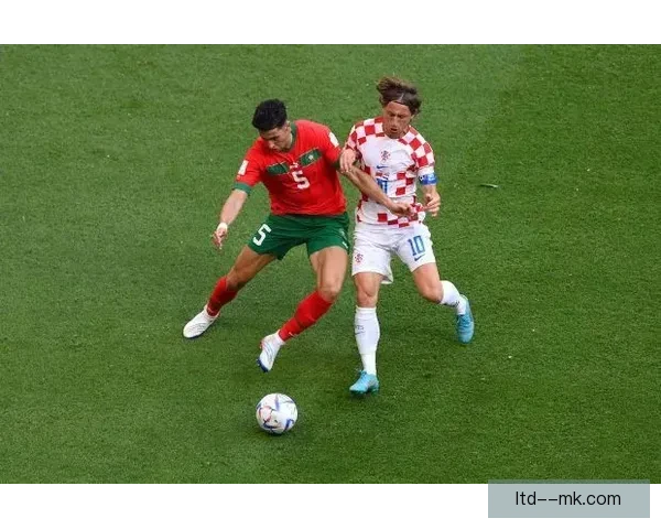 马兹拉维客串前腰大放异彩盘活全队攻势成为战术奇兵引爆全场热议